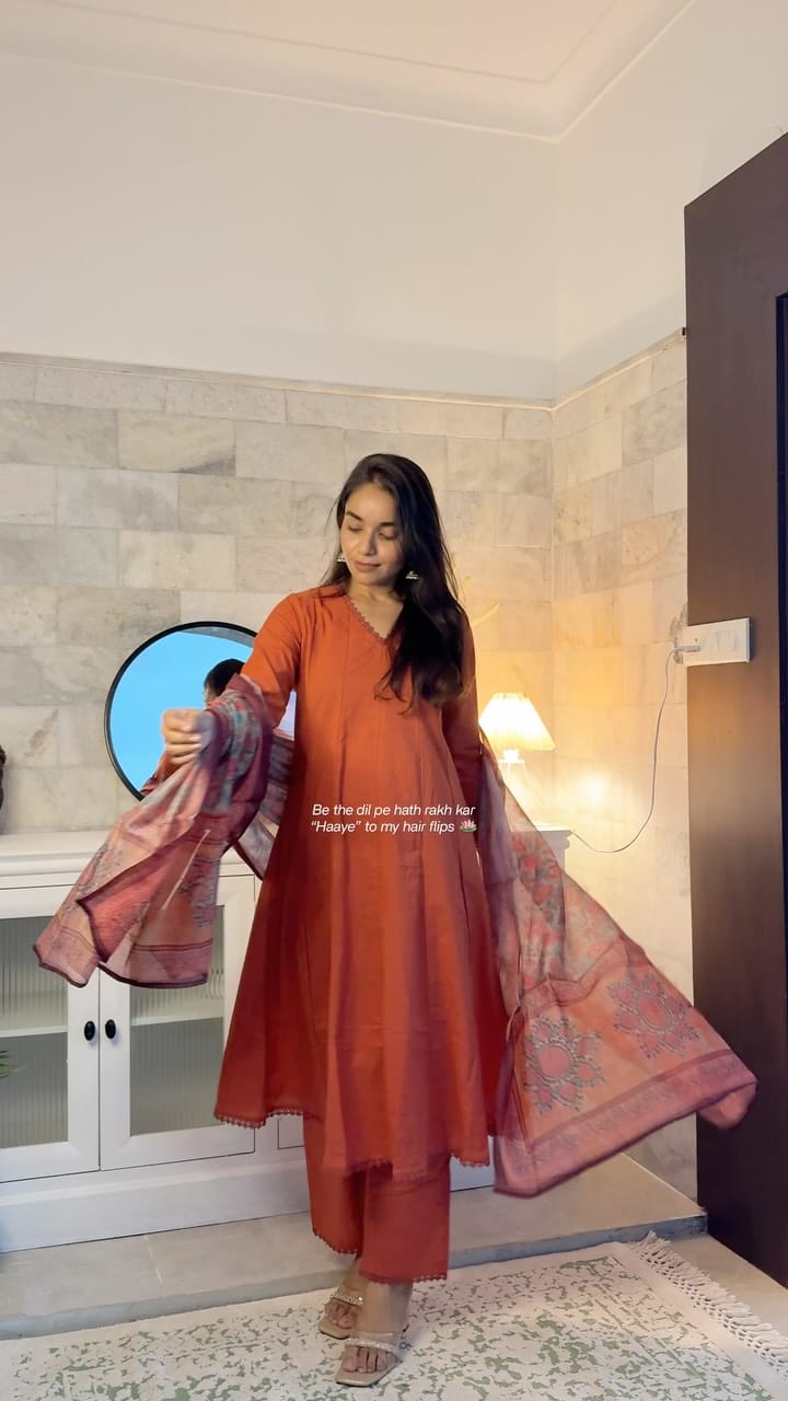 Nothing feels more desi & dreamy than a red suit with a flowy dupatta 💃
Classic, timeless & always a vibe!