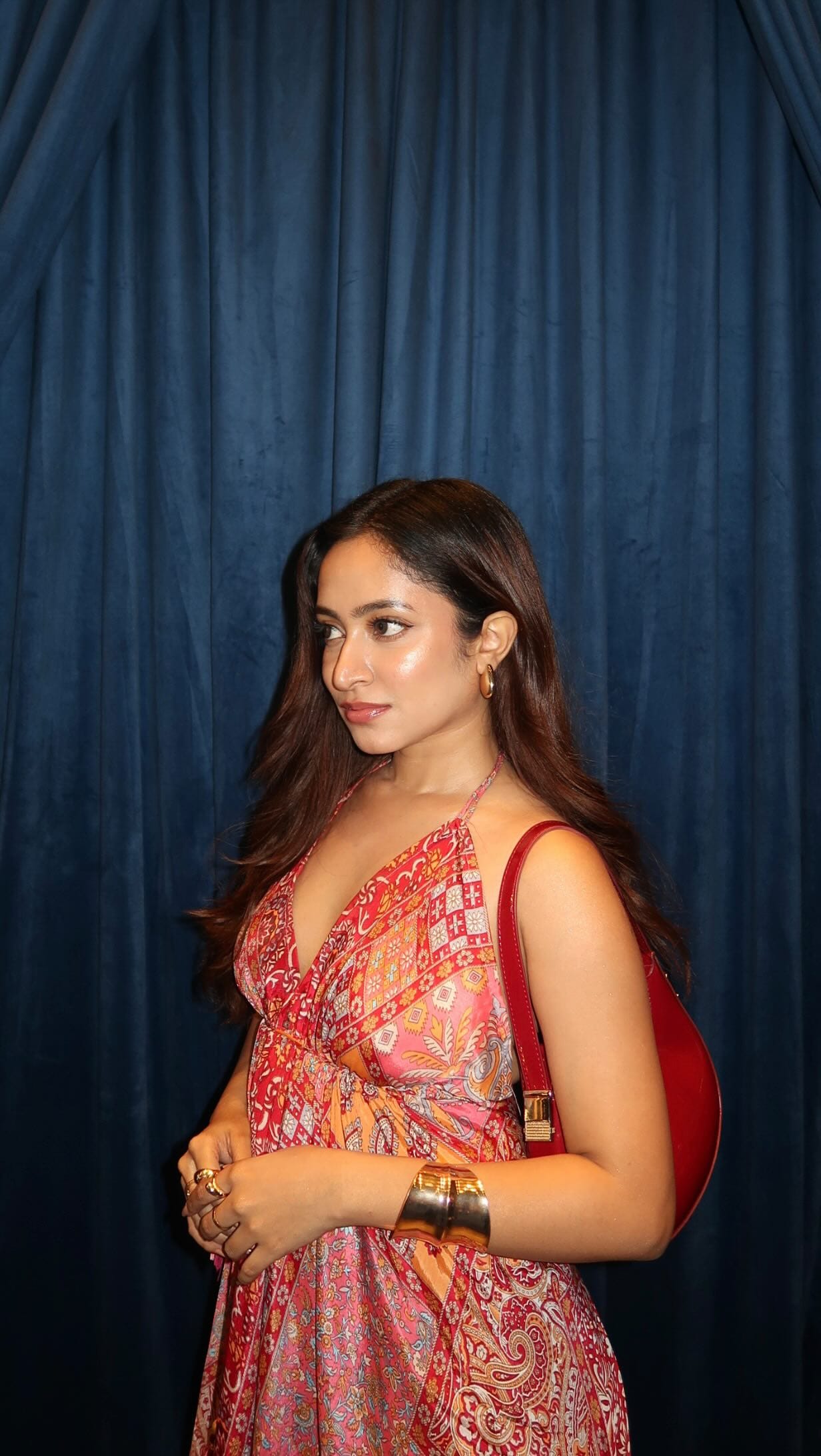 ep 6: dresses💛
comment for the links 🔗
you can also join my broadcast channel for easy & early access to all shopping links!!
long floral dress & summer dress from @rerun.n 🤍
Less clutter, more style—capsule wardrobes are the way forward! We are already at episode six of our mini-series on building your perfect capsule wardrobe, and today we are decoding must-have dresses <3
NEXT EPISODE ON MUST HAVE JEANS?👀
#capsulewardrobe #capsulewardrobechallenge #musthavedress #wardrobemusthave #bodycondress #summerdresses #wardrobemusthaves #minimalstyledaily #styleguide