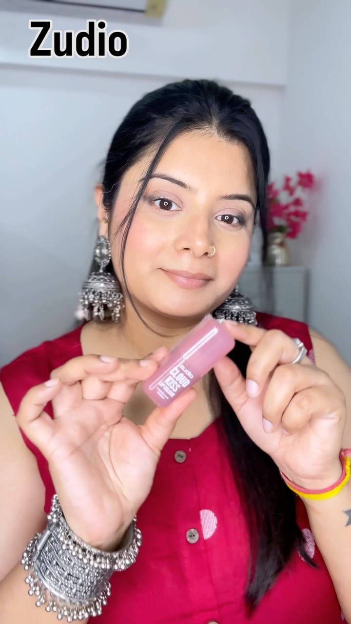I tried  @myzudio Cloud Kiss Lipcolour
You can buy this Lipcolour from Zudio Store 
I found the exact dupe of this Lipcolour, to buy comment Link 
.
.
.
.
#makeup #zudio #zudiomakeup  #zudiofashion #makeupproducts #makeuptutorial #zudioindia #zudiolipstick #zudiolipgloss #nonsponsered #honestreview