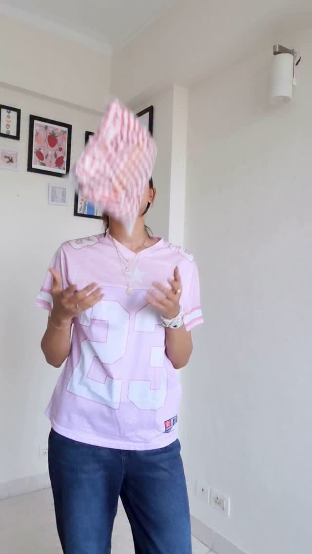 choti behene =  patola 😛
comment for link ❤️
top @savana (currently sold out) 
jeans @trendyol 
bag @miraggiolife