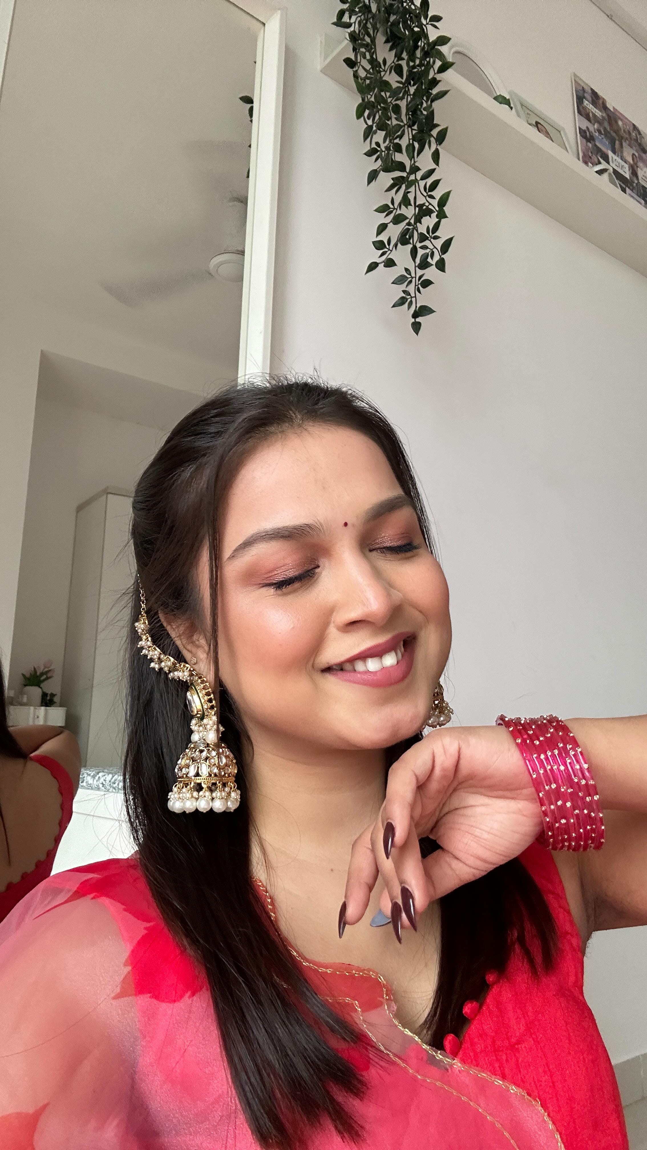 🫶🏻Comment link to get all the products links
.
earrings @theblingbag 
use my code Ayesha10 for discounts 
.
#reels #explore #makeup #shadiseason #shadimakeup #reelsinstagram #reelsvideo #wedding #indianwedding
