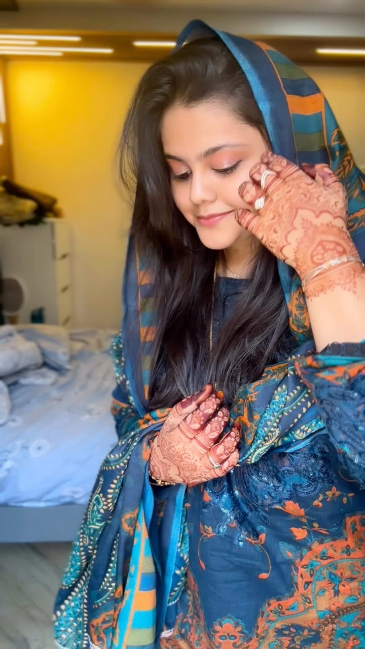 Outfit: @nazakatboutique_ 
Henna : @banus_mehendhi 
.
.
.
#mehendi #eidhenna #pakistanisuit #grwm #makeup #tamil #trending #minivlog #reels #ayishavlogs_ #dailyvlog #link #wishlinked #eid #bakrid