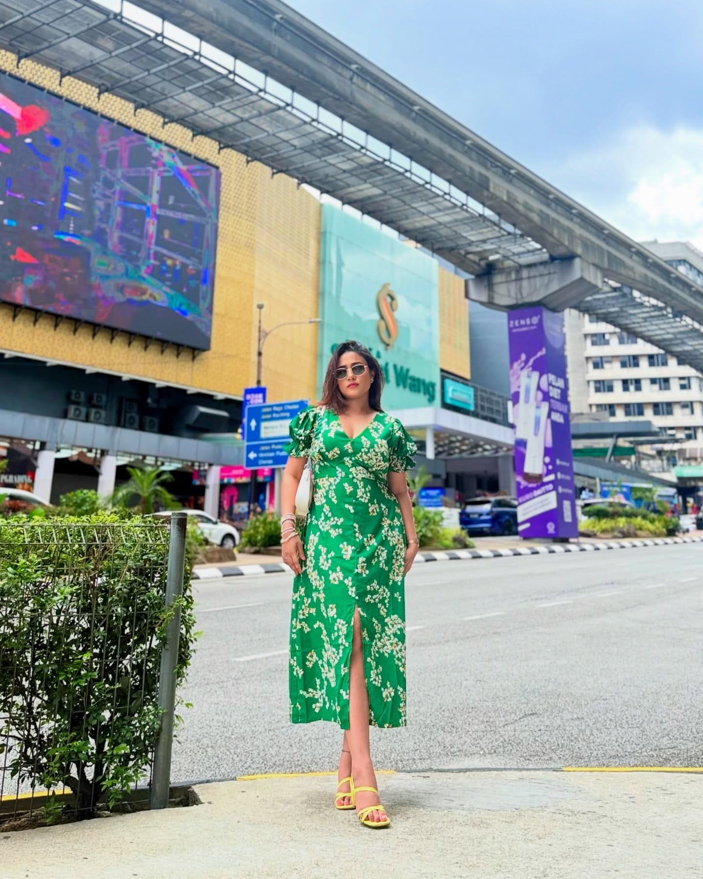 ✨ Comment “Link” For Dress✨ New city, same me💕
.
. 
.
.
.
.
.
.
.
.
.
. 
#CityNights #StreetStyle #UrbanMood #NightAesthetic #ModernMuse #GlowInTheDark #ChicInTheCity #NightVibes #MinimalMood #EffortlessStyle #SilhouettesAndStreets #MoodyTones #CityLights #EleganceInMotion #StatementLook #BoldAndQuiet #StillnessAndStyle #UrbanGlow #CityChronicles #StyleInShadows #VisualPoetry #ConfidenceInFrame #OwnTheNight #ConcreteRunway #RefinedStyle #AfterDarkAesthetic #FeltNotSaid #StreetEditorial #TimelessMood #SelfExpression