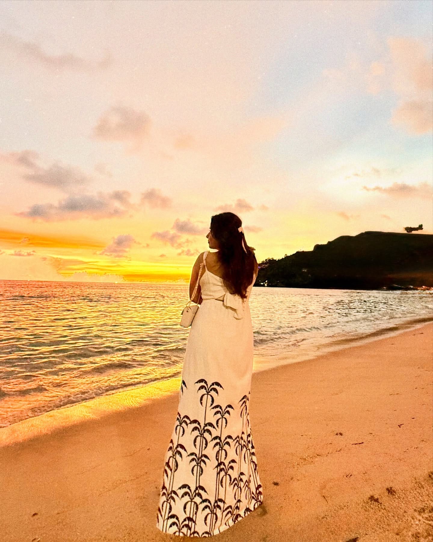 ✨Comment “Link” For Outfit ❤️Where the ocean meets the sky, I find pieces of myself.
.
.
.
.
.
.
.
.
.
.
.
.
#phuket #thailand #bangkok #travel #phuketthailand #pattaya #beach #krabi #thai #patong #thailandtravel #amazingthailand #chiangmai #travelphotography #kohsamui #patongbeach #travelgram #sea #holiday #travelthailand #phiphiisland #love #phuketbeach #sunset #vacation #photography #nature #ig #travelblogger #instatravel