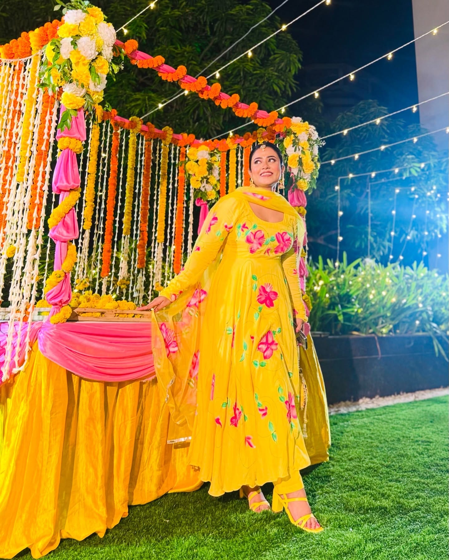 ✨ Comment link 🌼Haldi Vibes 🌼 outfit @aachho 
.
.
.
.
.
.
.
.
.
.
#redsaree #saree #sareelove #blacksaree #sareedraping #pinksaree #sareefashion #sareelovers #bluesaree #sareelover #indiansaree #weddingsaree #sareeinspiration #indianwedding #red #sareehot #traditional #sareestyle #silksaree #georgettesaree #sareeindia #sareecollection #designersaree #bridalsarees #hotsaree #sareepact #sarees #sareeday #instasaree #ootd