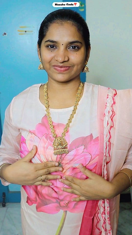 Comment for this Antique haaram and necklace @meeshoapp ❣️
Quality:10/10
Design:10/10
Meesho finds
#meesho #meeshofinds #meeshoapp #amazonfinds #finds #kurti #kurtis #kurtisets #dress @meeshoapp dresses #jhumkas #meshop