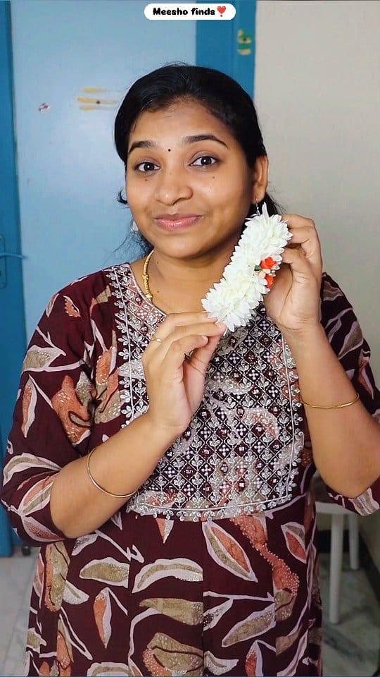 Comment for this mallipoo clip @meeshoapp ❣️
Quality:10/10
Design:10/10
Meesho finds
#meesho #meeshofinds #meeshoapp #amazonfinds #finds #kurti #kurtis #kurtisets #dress @meeshoapp dresses #jhumkas #meshop