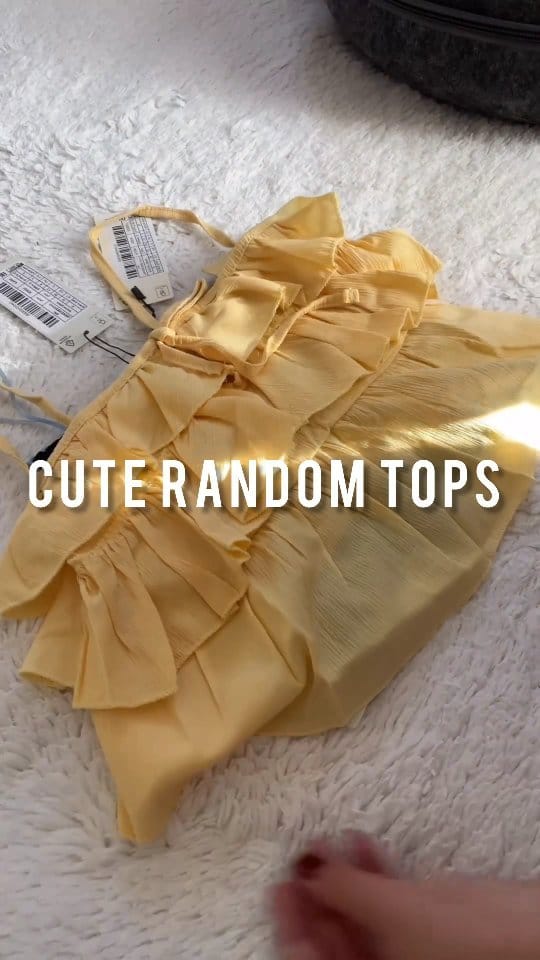 Cute tops under 1k