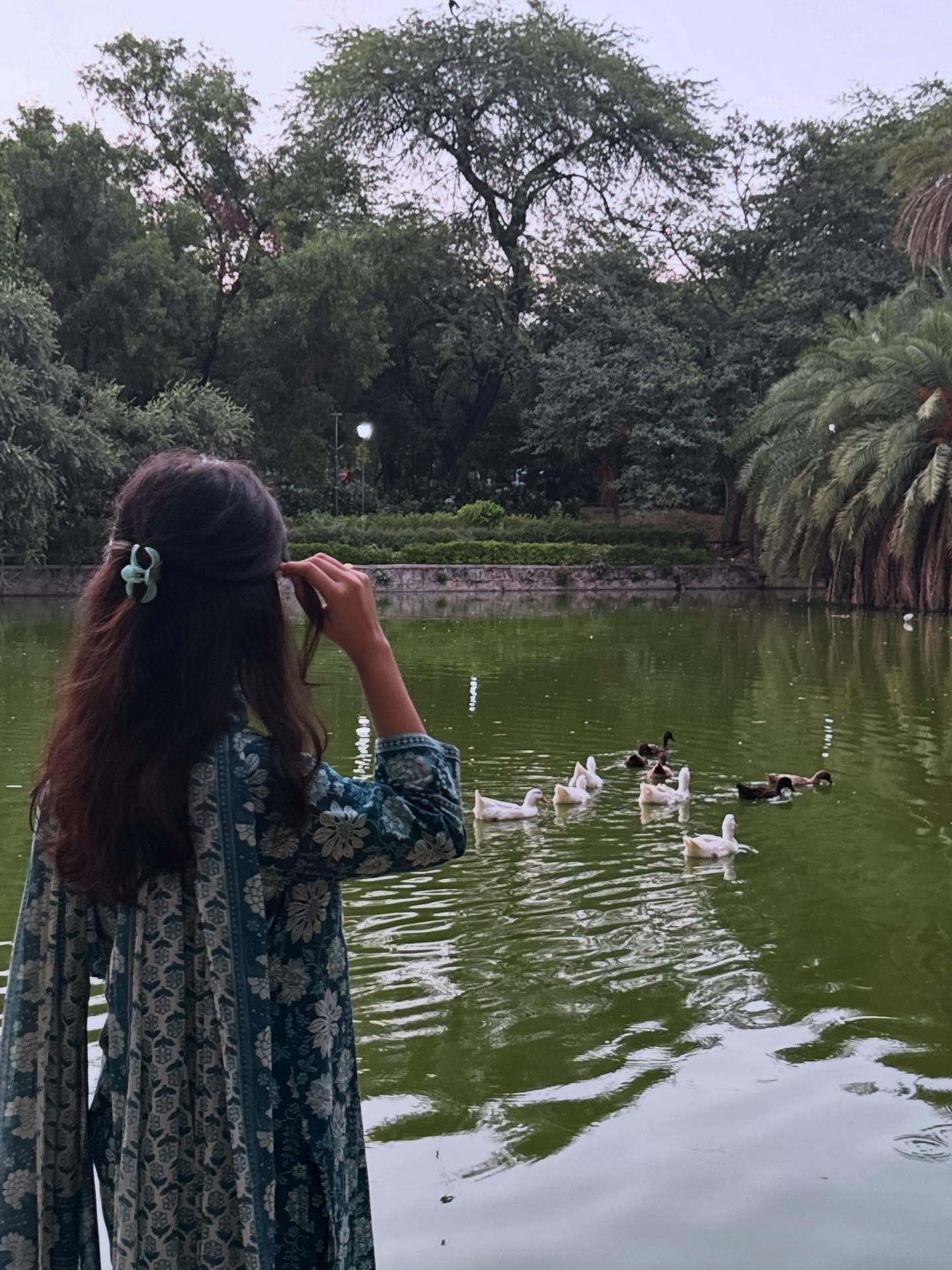 Your desi girl .. 🪷
@dear_diaries___ 
(desi, desi aesthetic, salwar suit, desi fashion, desi girl therapy, chudiyaan, jhumka, bangles, phool, Indian aesthetic, Pinteresty inspired, aesthetics of Delhi, old Delhi, fyp, explore, explore page, ootd, fashion, fits, kurti with jeans, solo date, mini blog, college fashion, old school, book store, book lover, coffee, fit check, 90s song, Bollywood drama, 80s Bollywood, old school, march, Pinteresty inspired, bougainvillea, summer, June, aesthetics of old Delhi, Safdarjung tomb, Humayun road, Humayun pur, aesthetic places of Delhi)
#trending
#explore
#explorepage
#aesthetic
#fyp
#olddelhi
#oldschool
#fashion
#ootd
#desi
#desifashion
#desigirl
#indianaesthetics
#solodate
#fitchick
#bindi
#salwarsuits
#cottonsuits
#cotton
#desifashion
#collegefashion
#fitcheck #ootd #suit #salwar #fitspo #insta #trendy