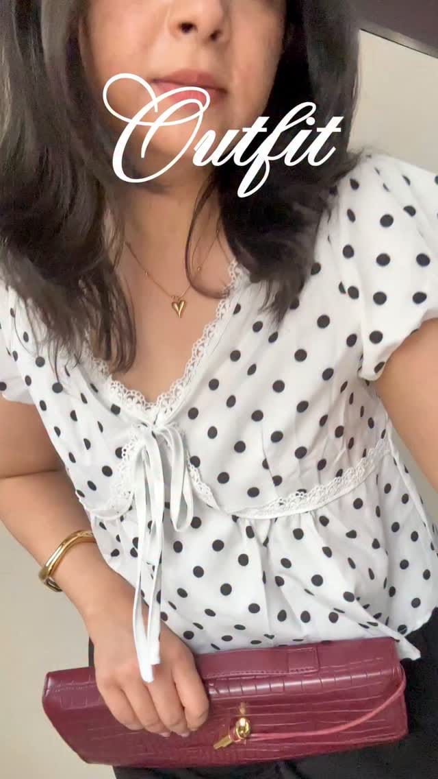 Outfit of the day⭐️Comment for links🍪
Top & Bag @savana 
Pants @freakinsindia 
#outfittoday #outfitdiaries #outfitinspo #outfitcheck #aesthetic #pinterestinspired #pinktop #indianfashioninfluencer