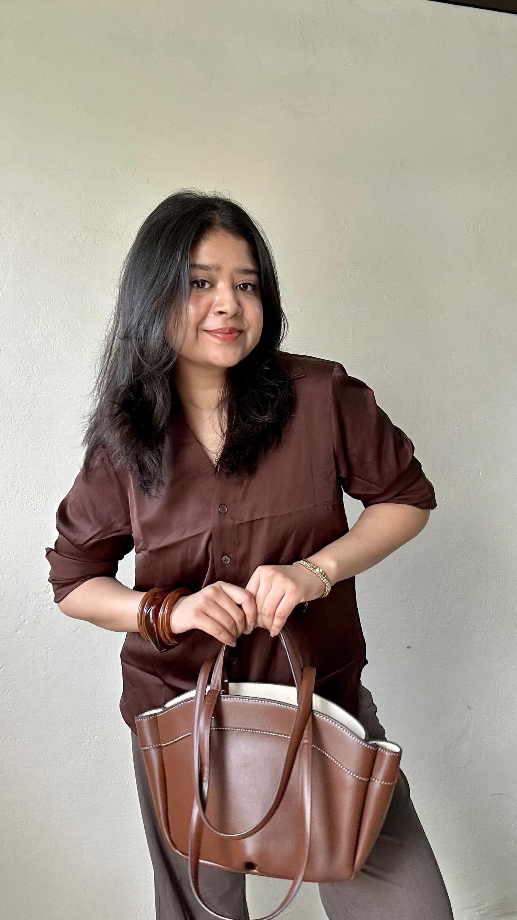 Fall Outfit Ideas Day 3🍁 Comment for links✨
{Fall outfit, autumn outfit, burgundy color, fall season}
#softgirlaesthetics #falloutfit #popofcolour #redbag #dailyoutfit #everydayoutfit #explore #outfitinspo #falloutfitinspiration #outfitideas #pinterestinspired #minimaloutfit #divbasics #denimondenim #falloutfit #brownoutfit