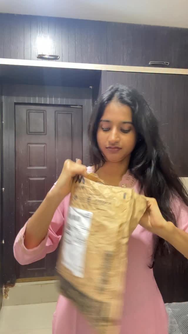 Comment link or share the reel to my dm for the links cuties 🎀
•	Casual kurta set
	•	Everyday ethnic look
	•	Comfy ethnic wear
	•	Budget-friendly kurta
	•	Minimal festive outfit
	•	Indian outfit ideas
	•	Stylish daily wear
#kurtasets #explorepage✨ #casualkurta #budget #trail #viral