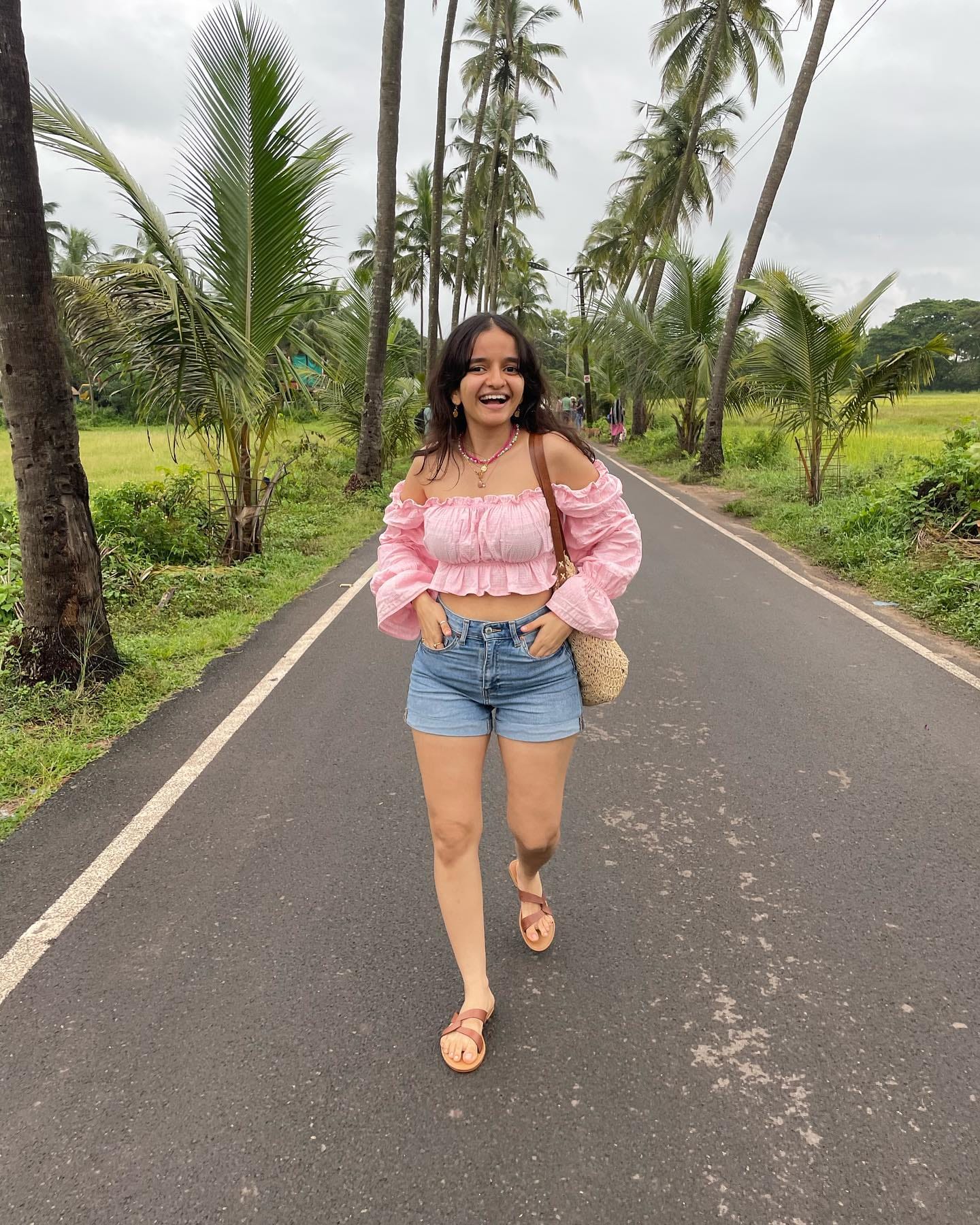 nothing being in goa, getting wet in the
rain while on an activa going to the beach can’t fix 🌊🎀💘
day 1 of📍north goa dump
top from @vintalesofficial