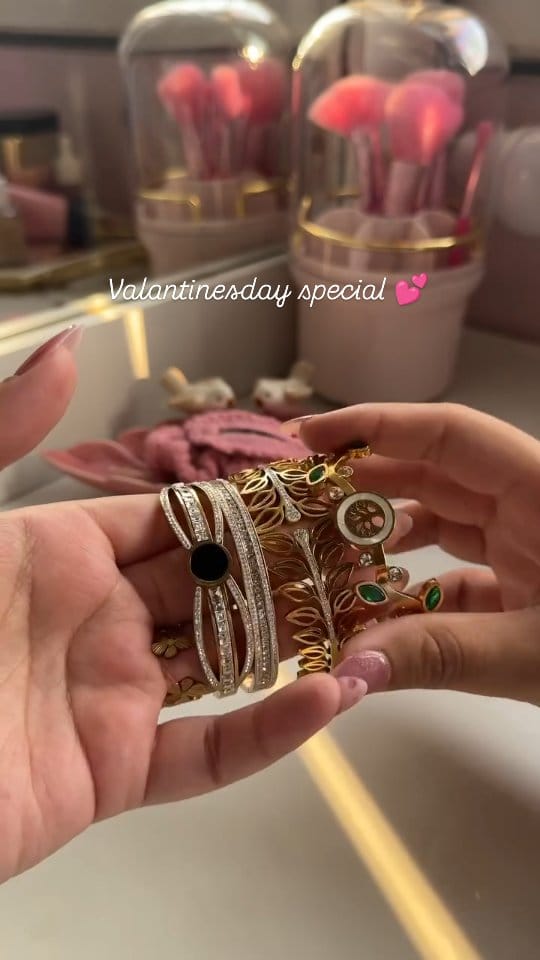 Beautiful gold shade Bangle Bracelet ✨💛