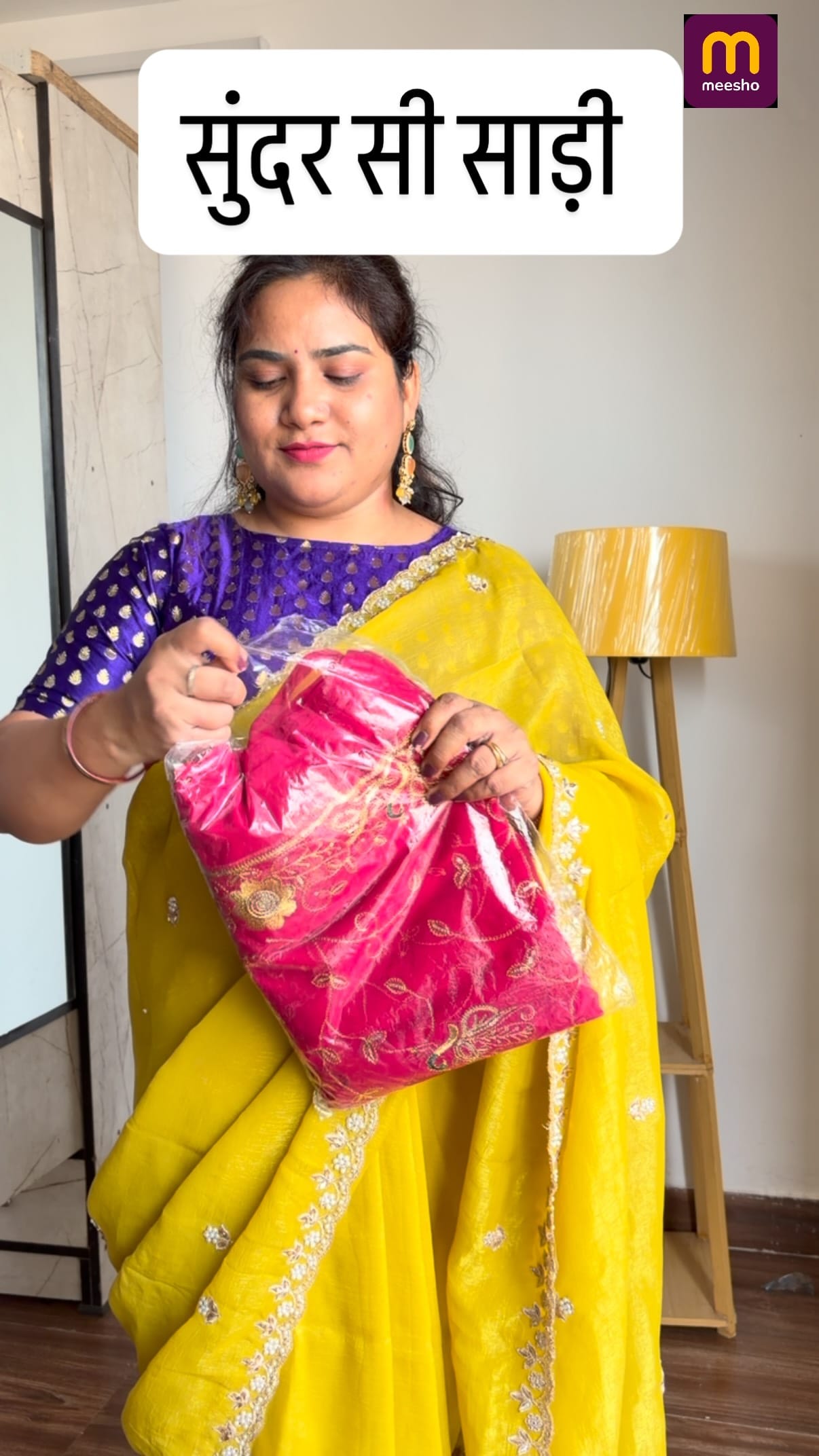 Follow and type link 
Sundar se saree @meeshoapp