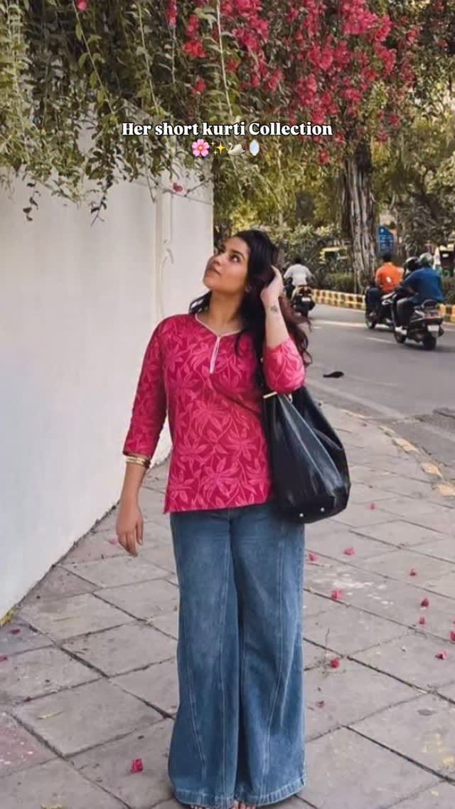 Comment link 🔗 for kurtis ✨
Her short kurti collection 🌸
Share and save for later ✅
#shortkurti #kurticollection #kurtilovers #fashiontips #casualwear #collegewear #officewears #festivewear #ootdinspo #myntra #ideas #tips #explorer