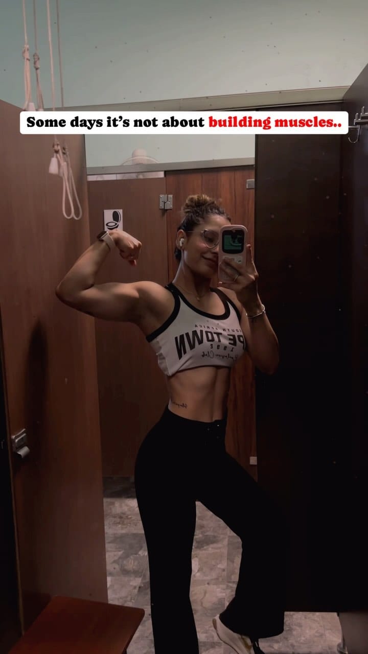 Cute top & ribbed track pants