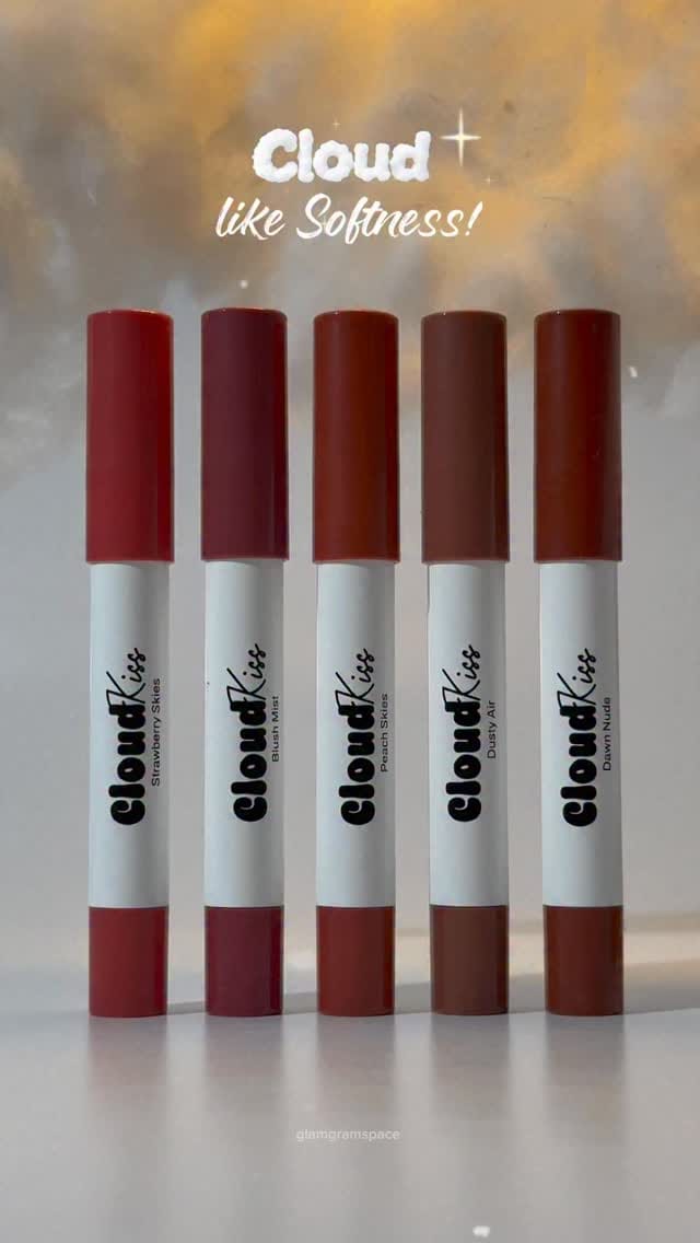 Comment for the link☁️💋
@reachedmars nailed it again with this new launch of their cloud kiss lip crayon that feels feathery soft on the lips. Love the pigment and the shades are to die for🫶🏻