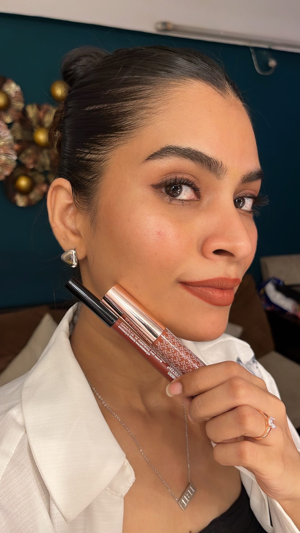 Comment below for links 🔗 💄💋✨
Lip combo using:
@officialswissbeauty Bold Matte Lip Liner- Cherry brown-06
@kaybykatrina Matte liquid lipstick- Embrace 
Jewellery by @shreeni_jewels 🩵
#wishlinked #lipcombo #swissbeauty #kaybeauty #lipstick #nykaa #nykaafinds
