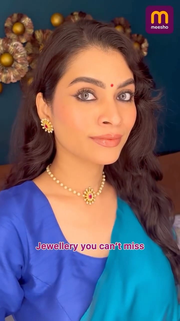 When the jewelry steals the spotlight, you know it’s Meesho magic ✨
Comment down below for the links 🔗 
Product Codes:
s-228040662
s-521401688
s-521438639
s-600082258
s-573540535
🚨Meesho maha diwali sale starts from 4th October! Saal ka biggest price drop !
Download the app now!📲 
[ Meesho, meesho finds, maha diwali sale, necklace, jewellery, festive necklace, jhumkas, Festive, Ethnic, Glow, Decor, Vases, Bells, Fragrance, Colorful, Traditional, Vibrant, Aesthetic, meesho app, meesho maha diwali sale, mds2025,  shopping] 
#meesho #explorepage #necklace #jeweleryset #festivewear #indianjewelery #Fragrance #Colorful #Traditional #Vibrant #Aesthetic #meeshohaul #meeshofinds #meeshomahadiwalisale #mds2025  #meeshoapp #shopping
