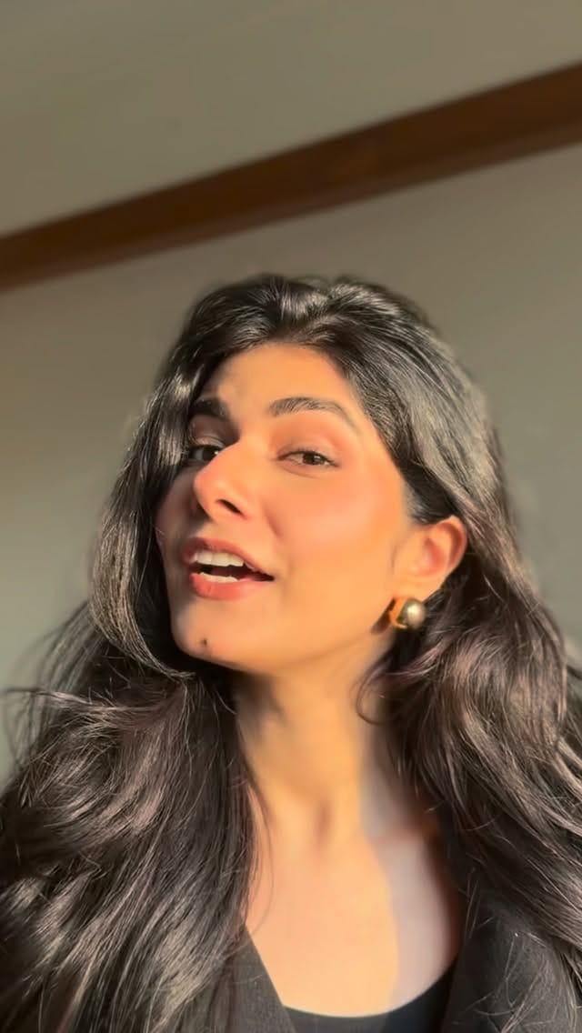 I am in love with the formulation! @indewild @diipakhosla 🤌🏻
.
.
.
.
#sleekhair #hairstyles #easyhairstyles [inde wild sleek stick, sleek hairstyle, sleek hair inspo]