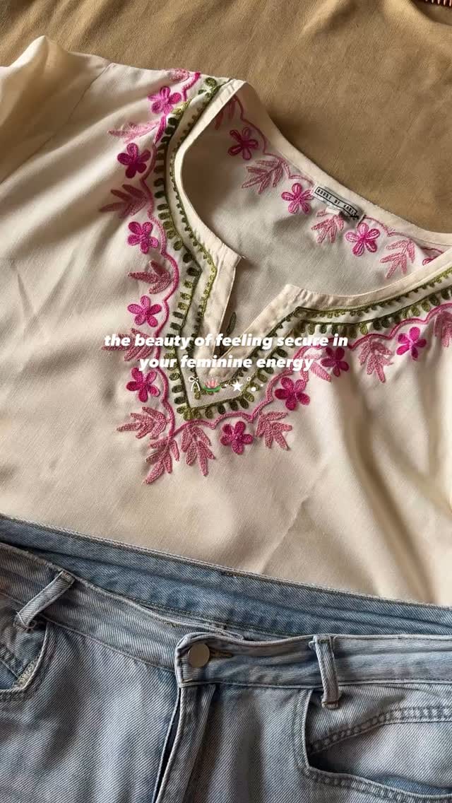 🌟🪷🧚🏻
(Desi girl, kurti with jeans, kurta, bangles, desi aesthetics, indian aesthetic, traditional wear, mini vlog, college vlog)
#reelsindia #reelsvideo #reelsinstagram #reelsviral #minivlog #minivlogs #aesthetic # а e st he tic
#aestheticedits #coffee #mumbai #college #dayinmylife #pinterest #explorepage #explore #collegeoutfits #bookstore #solodate #delhi #adayinthelife #outfitideas #collegeoutfits #ethnicwear #shortkurti #kurtilover #desifashion #grwm #phiran #kashmiriphiran #phirans