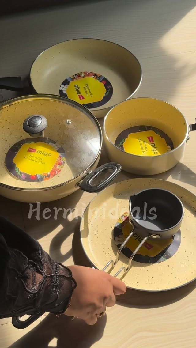 This 6-piece Impex Migo granite cookware set is such a clean and classy upgrade for the kitchen. The 5-layer super-granite coating cooks evenly, needs very little oil, and the beige aesthetic makes the whole setup look premium. Perfect for daily cooking — fry, boil, sauté, everything in one cute matching set!
#fyp #her_minideals #kitchenfinds #cookwareset #granitepan #meeshohaul #homeessentials
Would you switch to granite cookware?