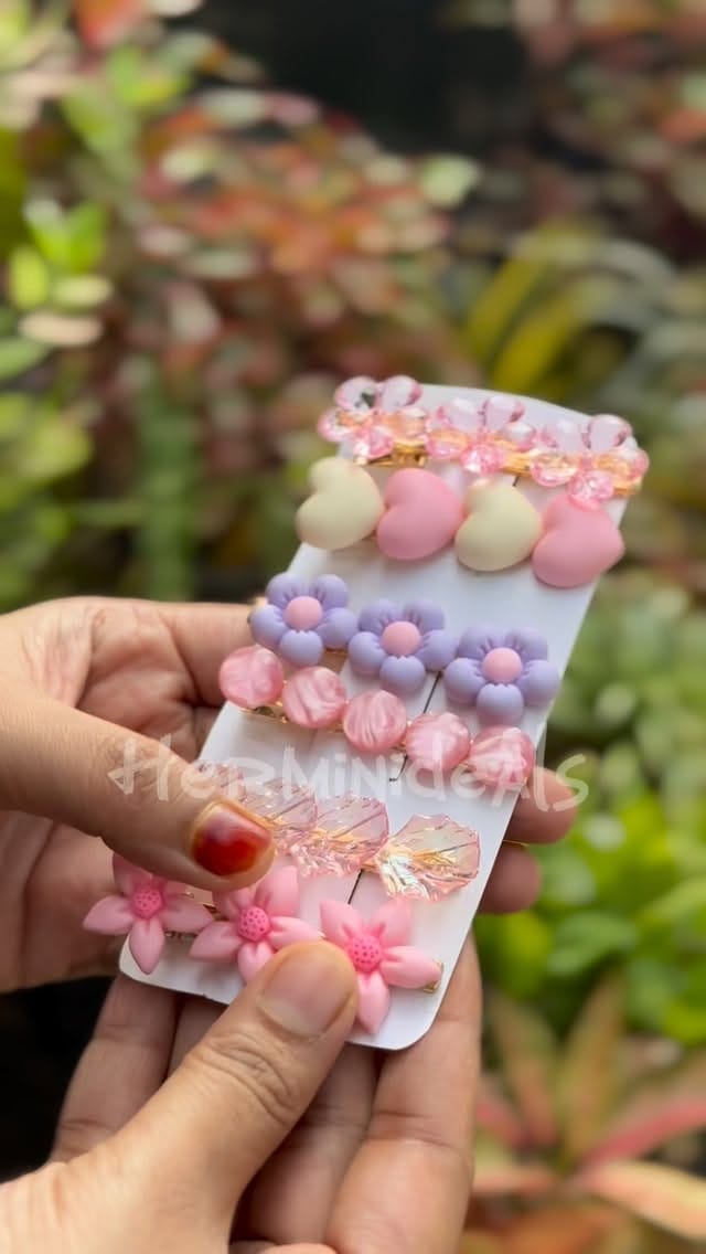 These cute aesthetic hair clips are giving total soft-girl vibes 💕
Perfect for daily wear, college looks, or casual outings — light, stylish, and super easy to use ✨
Instantly upgrades any hairstyle in seconds 🌸
⸻
✨ 
#hairaccessories #aestheticclips #cutehairclips #meeshofinds #everydaystyle #softgirlvibes #budgetfinds #girlyessentials
Which one do you love more? 💭