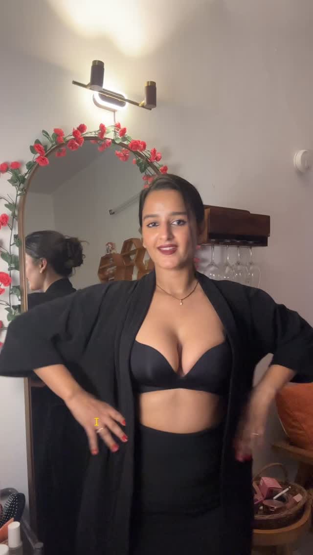 Comment down for links🔗 use my coupon code HIGHHEELSANDDIR for 10% discount on your orders❤️
.
.
.
.
#explore #explorepage #bodypositivity #bodyconfidence #selflove #bra #musthave #pushupbra #curvywoman #curvygirl