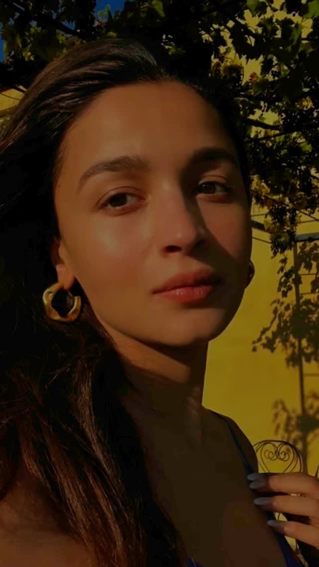 Celebrity-level glow, now in your budget! ✨💕
Avocado Ceramides Moisture Rush is here to repair, hydrate, and transform your skin-just ₹375!
Get 24-hour barrier repair + 100-hour hydration without oiliness.
Ready for the glow-up?
Comment "Plix" for the link!
.
.
#wintercare #winter #winteressentials #bodycare #skincareproducts #review #skincareproductsthatwork #skincareproductsreview