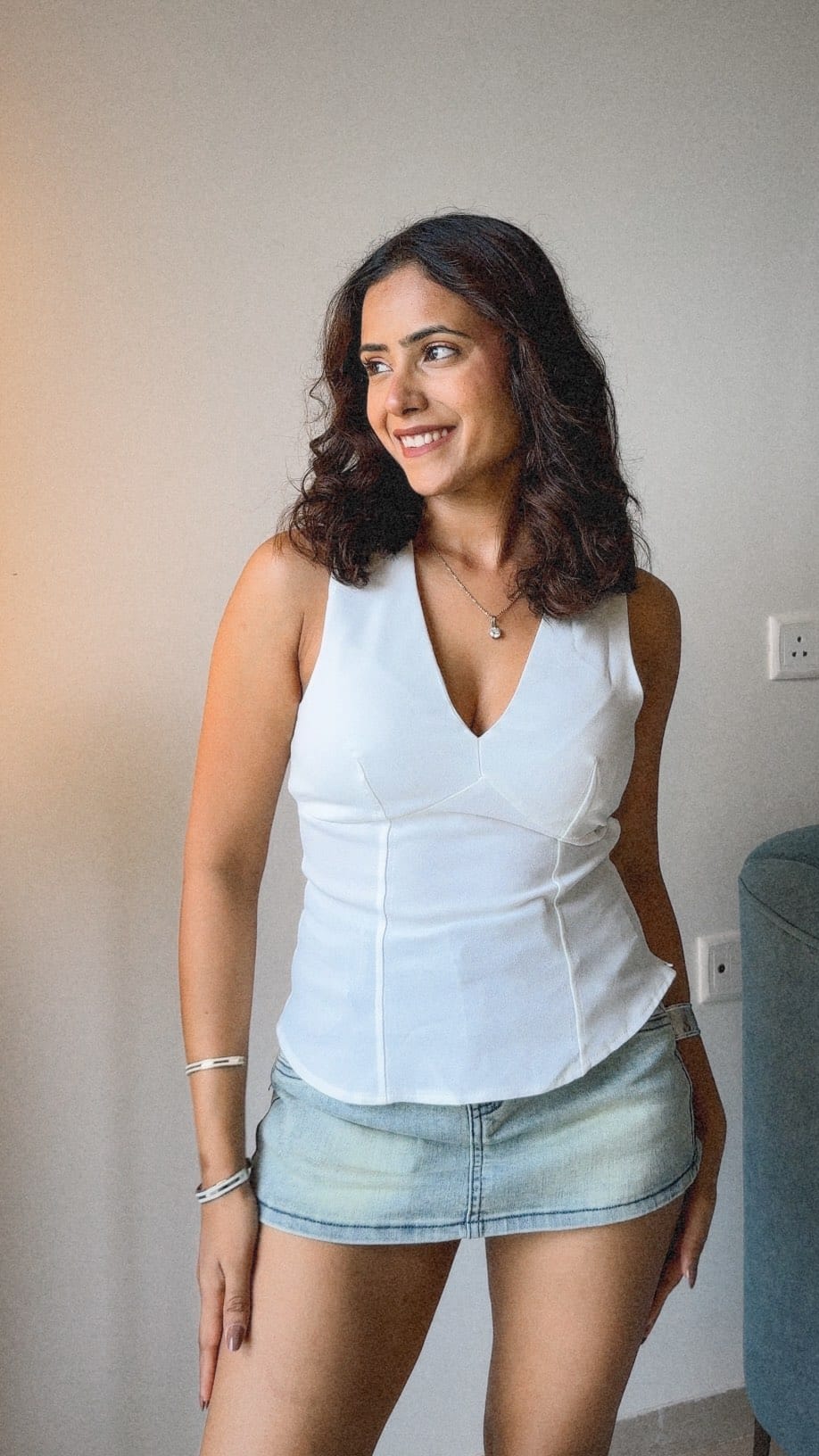 You’ll either find me dressed up or in an oversized tee there’s no in between.
( makeup transition , trending audio , Pinterest , Inspo , swimming pools flawless diamond )
#transition #flawlessdiamond #trendingaudio #dhartisingh #fyp