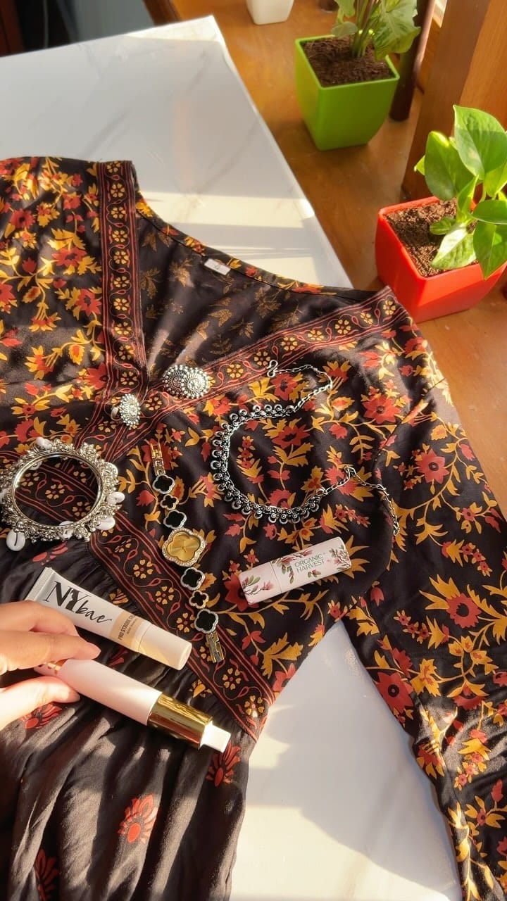 #OOTD #outfitpost @meeshoapp 
.
.
Content “link” to get the link of the kurti👇🏼