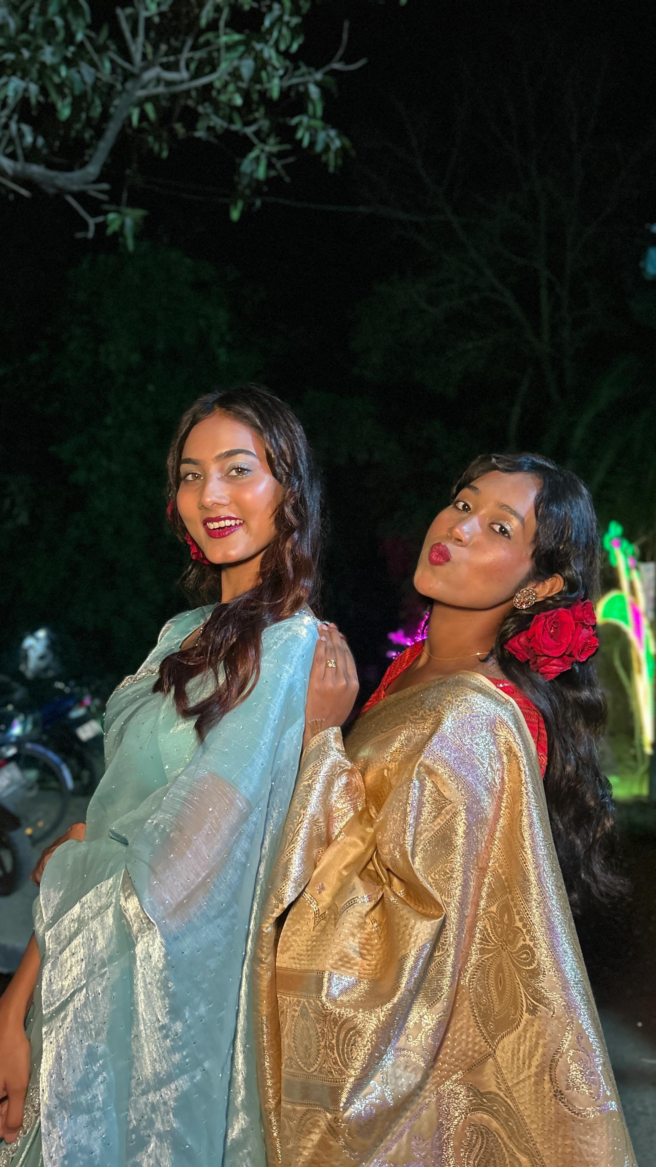 Slaying with Sister….✨
@afrozabegamm_ ❤️
[ Sisters, Transition, Wedding Outfits, saree love , saree ,glam ,slay, cousins, Wedding Transition, outfits ]
#transition #explorepage #explore #trendingreels #reelitfeelit #instagood #fyp #exploremore #kaalikaaliankhen #sisters #cousins #weddingdress #ethnicwear #saree #traditionalwear #girls #slay #desilook #sareelove #sistersbond #sistersgoals #outfits