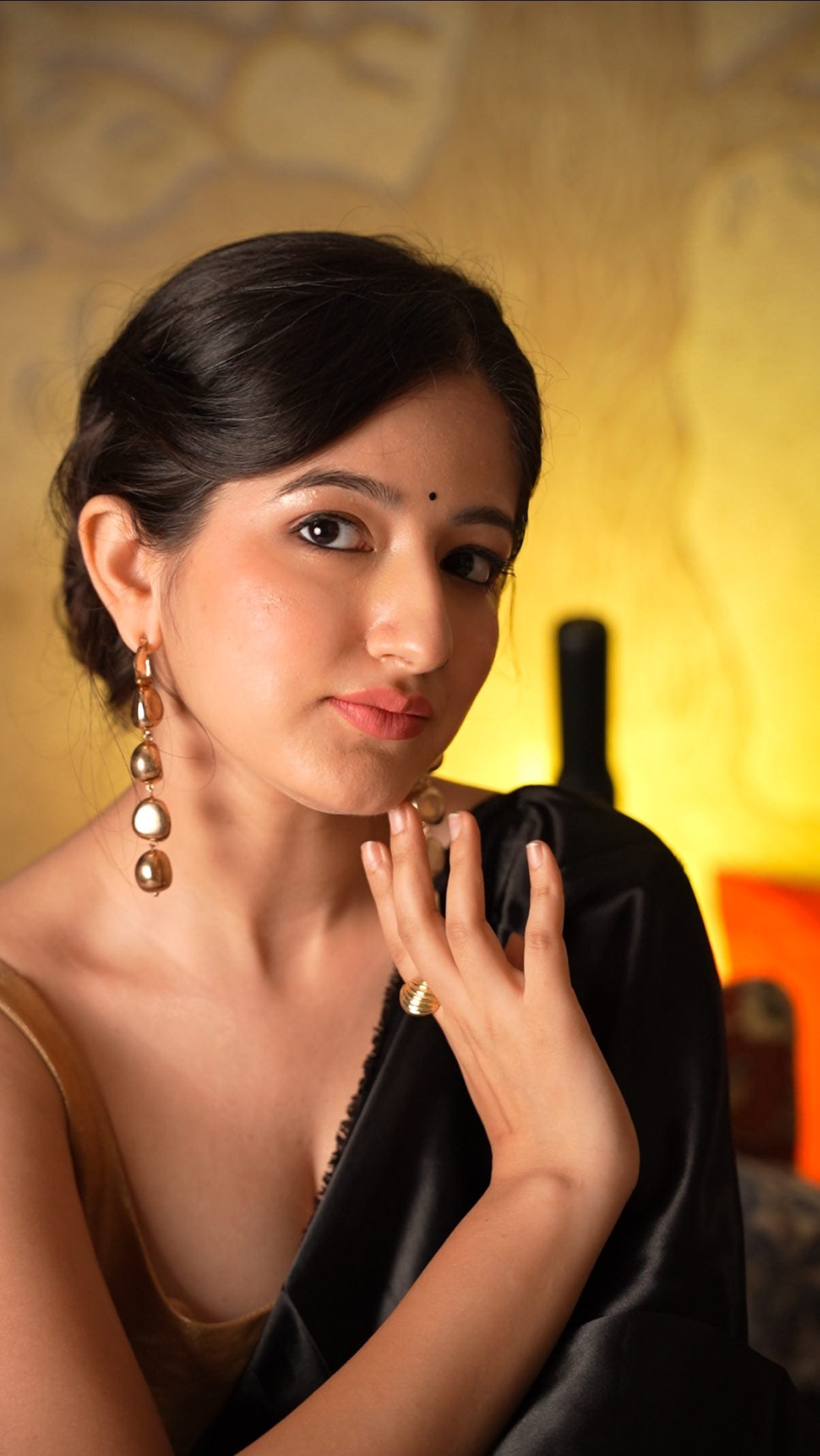 Had to RECREATE this look!! Tell me how I did in the comments!? 😍
And SAVE this Alia Bhatt Makeup Look because wasn’t she the PERCECT inspo for your next wedding guest look 🤭
She’s serving looks and I could recreate them with just the right products 🖤
Products used:
- L’Oréal Paris Intense Kohl (BROWN): Perfect for those who don’t want a complete contrast with black and want a neutral look! Plus brown’s the colour of the year 🤎
This kohl doesn’t smudge and you saw it!!🤭
- L’Oréal Paris EYE liner!! If you’re one of those whose liner is too liquidy and transfers easily because of your hooded eyes, you have to get this one for its quick drying nature and the THINNEST tip!! 🖤
- MY FAV was the Panorama mascara!! Never have i ever liked a waterproof mascara as much as this one and you will loveee the volume this one gives!!😍
- Do i even have to talk about these NUDE Lipsticks!? L’Oréal Infallible Matte Resistance stays for the WHOLE day and has some stunning shades! I definitely have a lot of shades from them that you guys have loved before too🥰
Let me know if y’all want the link to these @lorealparis products ❤️
#ad #aliabhatt #lorealparis #colorrichesatin #25yearsofsabyasachi #aliabhattfashion #blacksaree #smokeyeye #indianmakeup #ownyourgold #explorepage #foryou #jhanvibhatia