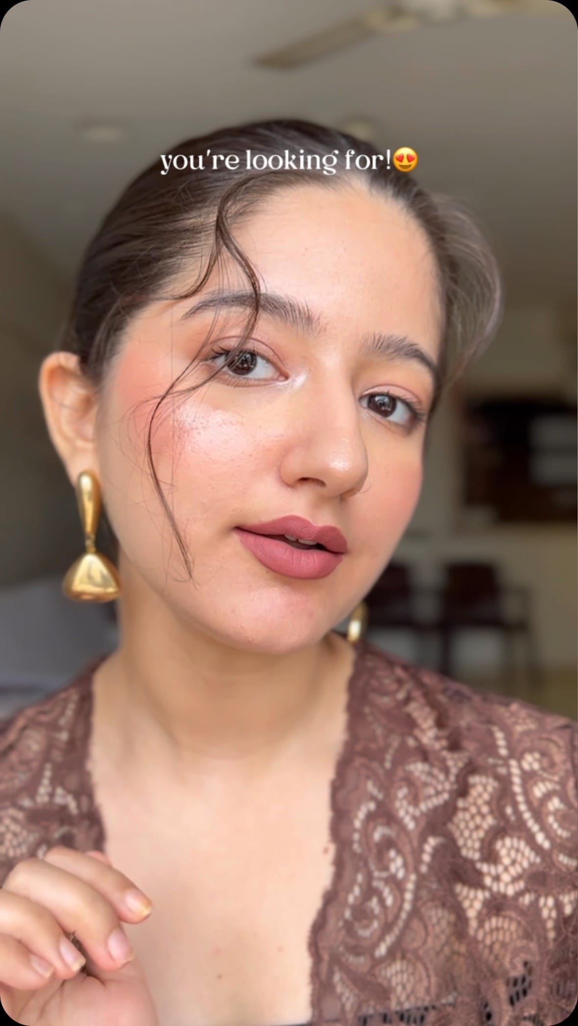 4th one HAS MY HEART!!!😍🤌🏻💄
Also if you’d want to differentiate between the first and the third pink, first one is a cool toned pink and the third a warm toned slightly desaturated pink. Whatever tone you like better then 🥰 (most men won’t understand this😂)
Anyway, my lip glosses MIGHT actually be BETTER than my lipsticks 🙈
So a video for those!?
{nude lipsticks, everyday wear lipsticks, everyday shades, nude pink, nude brown, mauve, Indian skin tones}
#lipstick #nudelipstick #pinklips #brownlipstick #explorepage #foryou #lipstickaddict #lipsticklover #personalstyling #jhanvibhatia