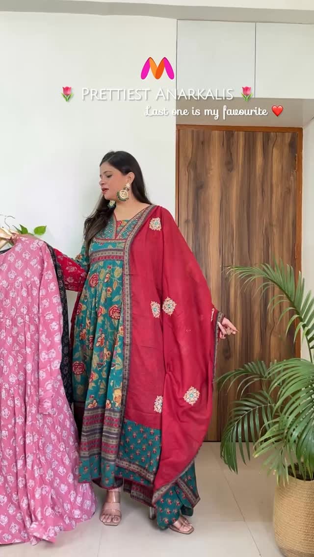 “Three Anarkalis and endless compliments! 🥰🥰🥰
Perfect for the upcoming season - which one’s stealing your heart?”
Comment “suit” for 🔗
#anarkali #myntrafinds #myntrafashion #ootd #anarkalisuits #howtostyle #ethnicwear #trendingoutfits #festive