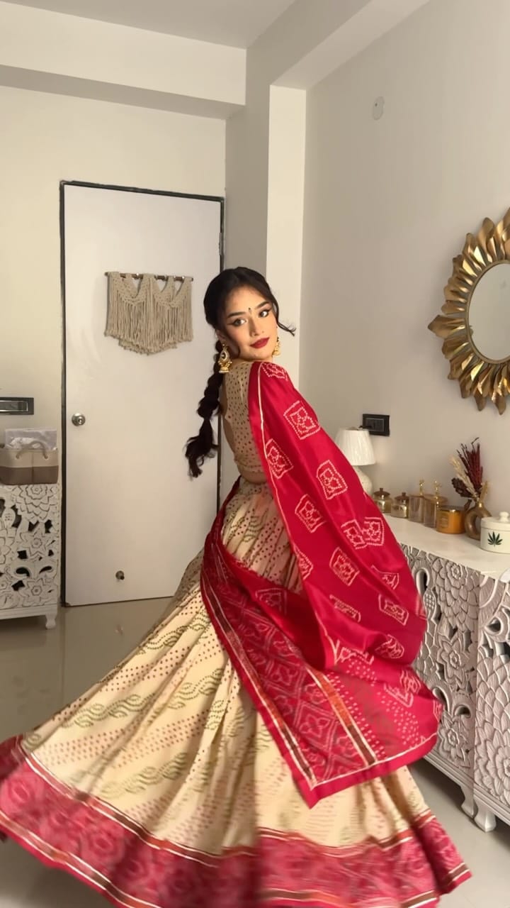 Missed my GRWM? Choli set from @tanhai.in 
.
Earrings @riwazmiorah 
.
.
#navratrispecial#navratrilook #navratrigarba #navratri #trending #khushiiimalhotra #explore #explorepage #fyp #foryou #aesthetics #ethnic #chaniyacholi #shubhaarambh #navratri2025 #navratrireels #navratrivibes #navratrispecial #instagram #gujarati #viral #navratrireels 
#instagood #makeupartist #instalike #makeup #instagramreels #reelsinstagram #instadaily #