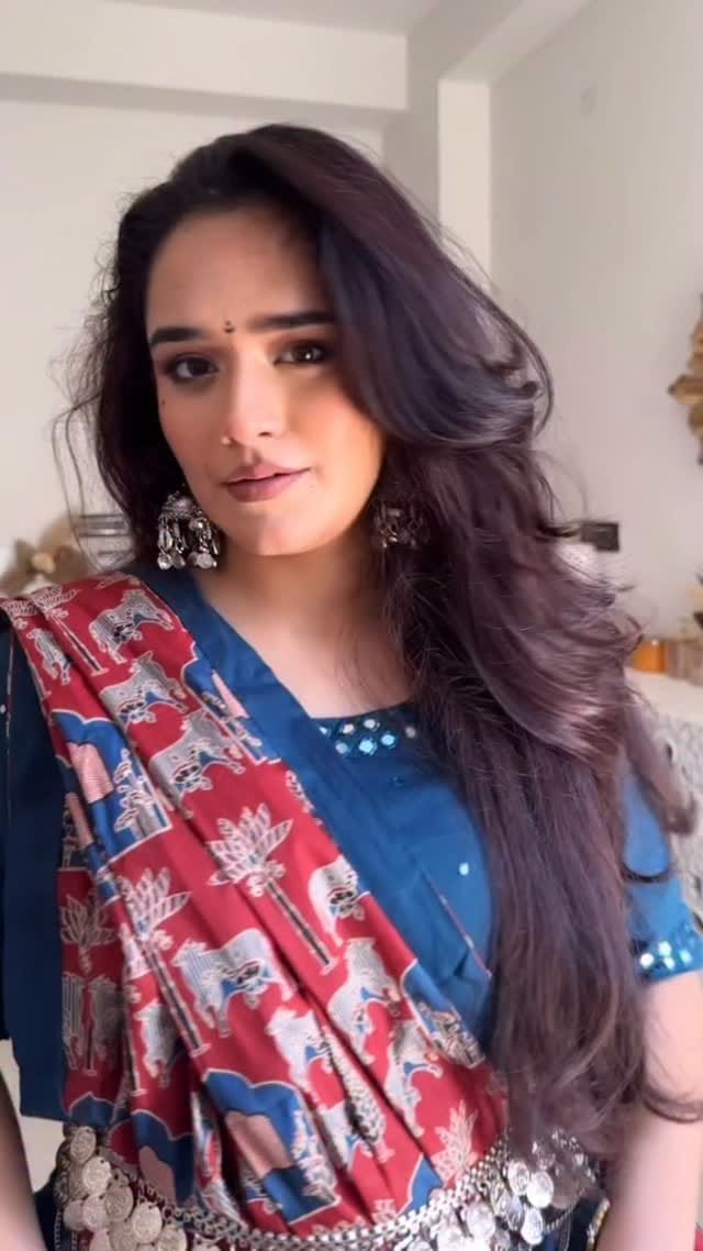 Outfit from @tanhai.in 
.
.
.
.
#explore #explorepage #foryou #fyp #trending #Navratri2025 #NavratriVibes #GarbaNights #DandiyaNights #FestiveSeason
#NavratriCelebration #NavratriFestival #TraditionalVibes #navratrispecial #gujarati #navratrilook #dandiyanights #gujju