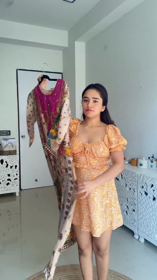 Tum tak, tum tak 🪷 🎶 
.
.
.
Outfit @myntra 
Heels @venussteps 
.
.
Makeup details 🐝 
Concealer @lagirlcosmetics Natural Beige 
Foundation @narsissist Punjab
Tint @theearthrhythm Brandy
Concealer @toofaced Vanilla
Eyeshadow Palette @nykaacosmetics Smokey at 8
Highlighter @anastasiabeverlyhills Glow sugar kit
Mascara @toofacedlovesindia Better than sec mascara (Blacl)
Liquid lipstick @yslbeauty Berry satisfaction & @mynykaa cool pop
Compact @charlottetilbury Medium 
.
.
.
.
#diwalioutfit #explore #explorepageready #ethnic #affordable #afforɗablefashion #fashion #indianfashion #wedding #weddingcollection #diwali2025 #dipawali #diwalioutfits #ranjhana #dhanush #sonamkapoor #bollywood #khushimalhotra  #aesthetic #myntrafashion #myntrafinds #trending #foryou #fyp #viral #exploremore