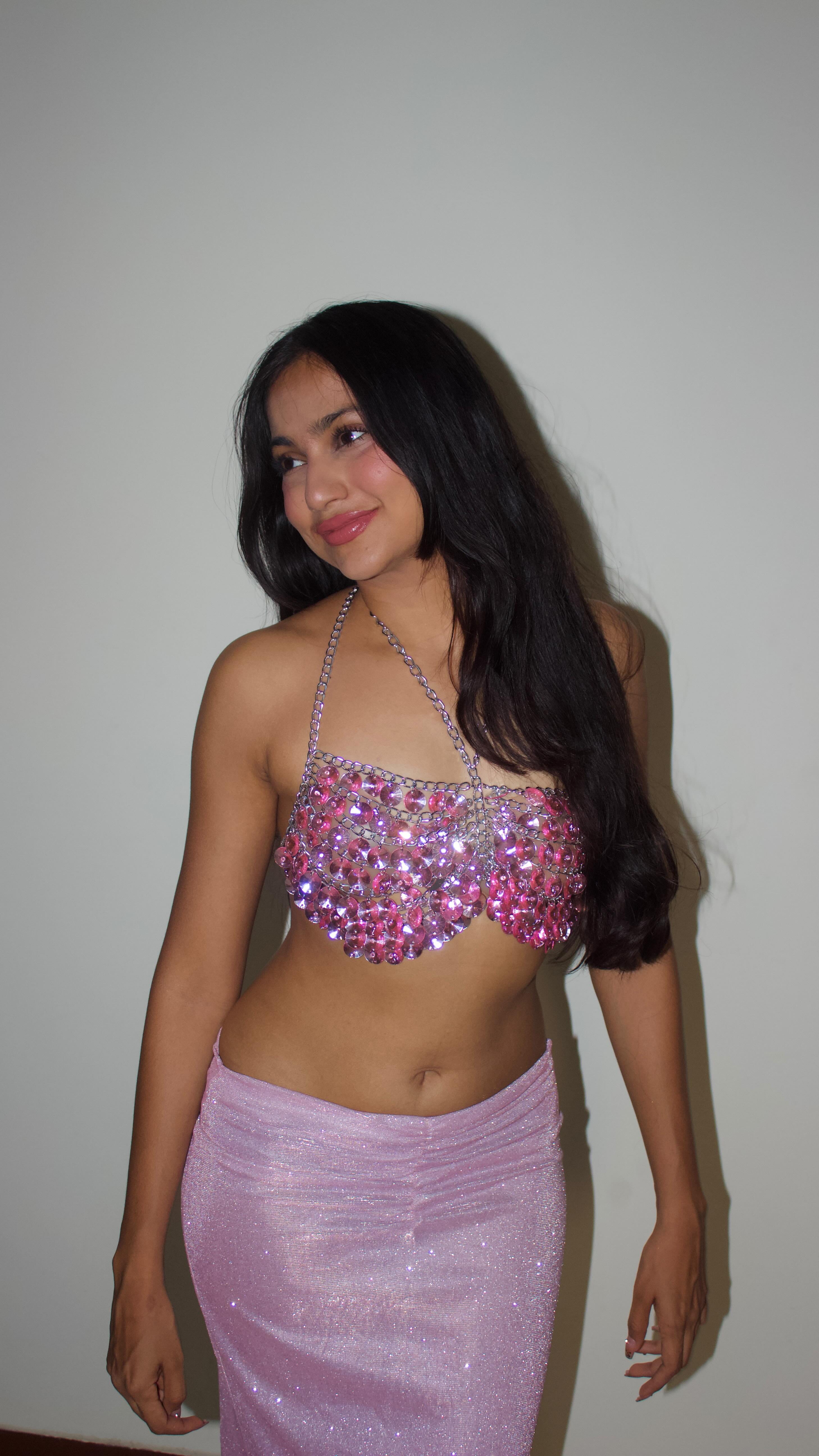 How was the look?? Comment for linkss
Foundation mascara @maybelline_ind 
Blush @lakmeindia 
Concealer @toofacedlovesindia 
Highlight @sheglam_official 
Lipstick @reachedmars