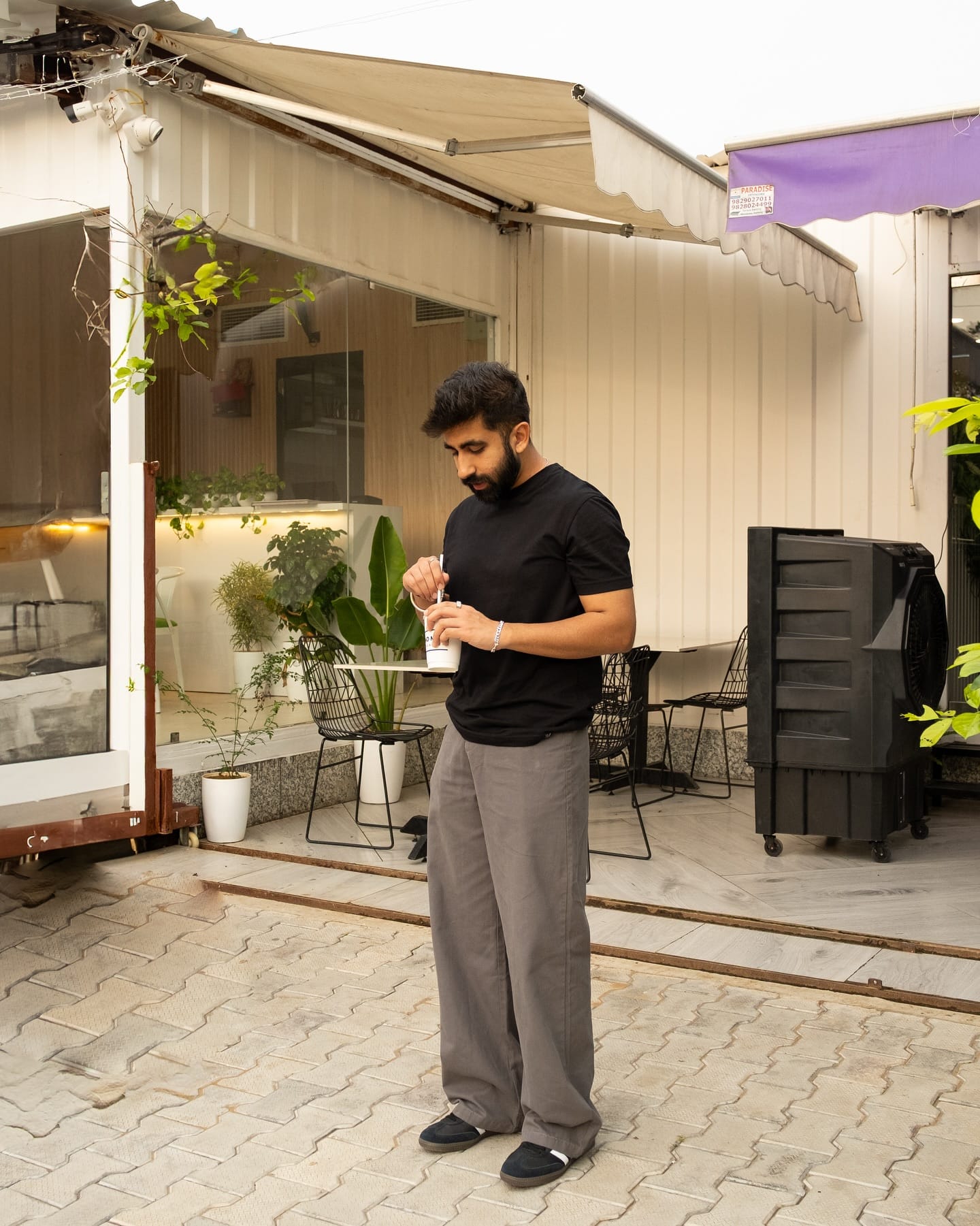 black tee and an americano. 
love these pants tho
.
.
.
#fitcheck #americano #coffee