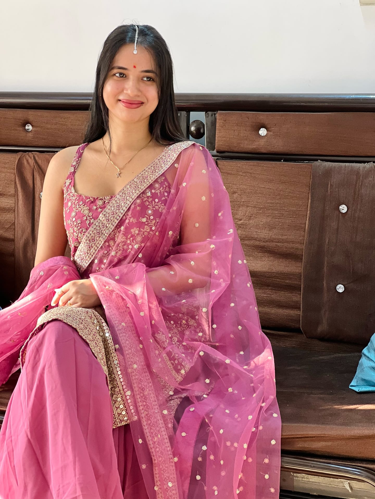 She is “mangne se kabhi hath milta nahi” girl🥰
He is “Le ke baarat ghar tere aaunga mein” man♥️
