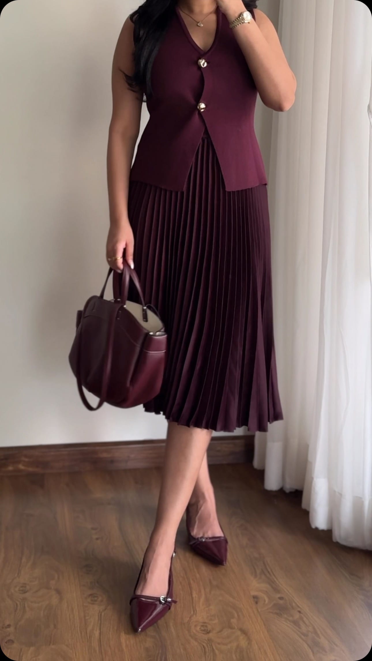 obsessed with this colour 💌
share this reel with me or comment for links ❤️
#lifeinmonogram {burgundy outfit, fall outfit, autumn fashion, monochrome, cherry red, zara, h&m}