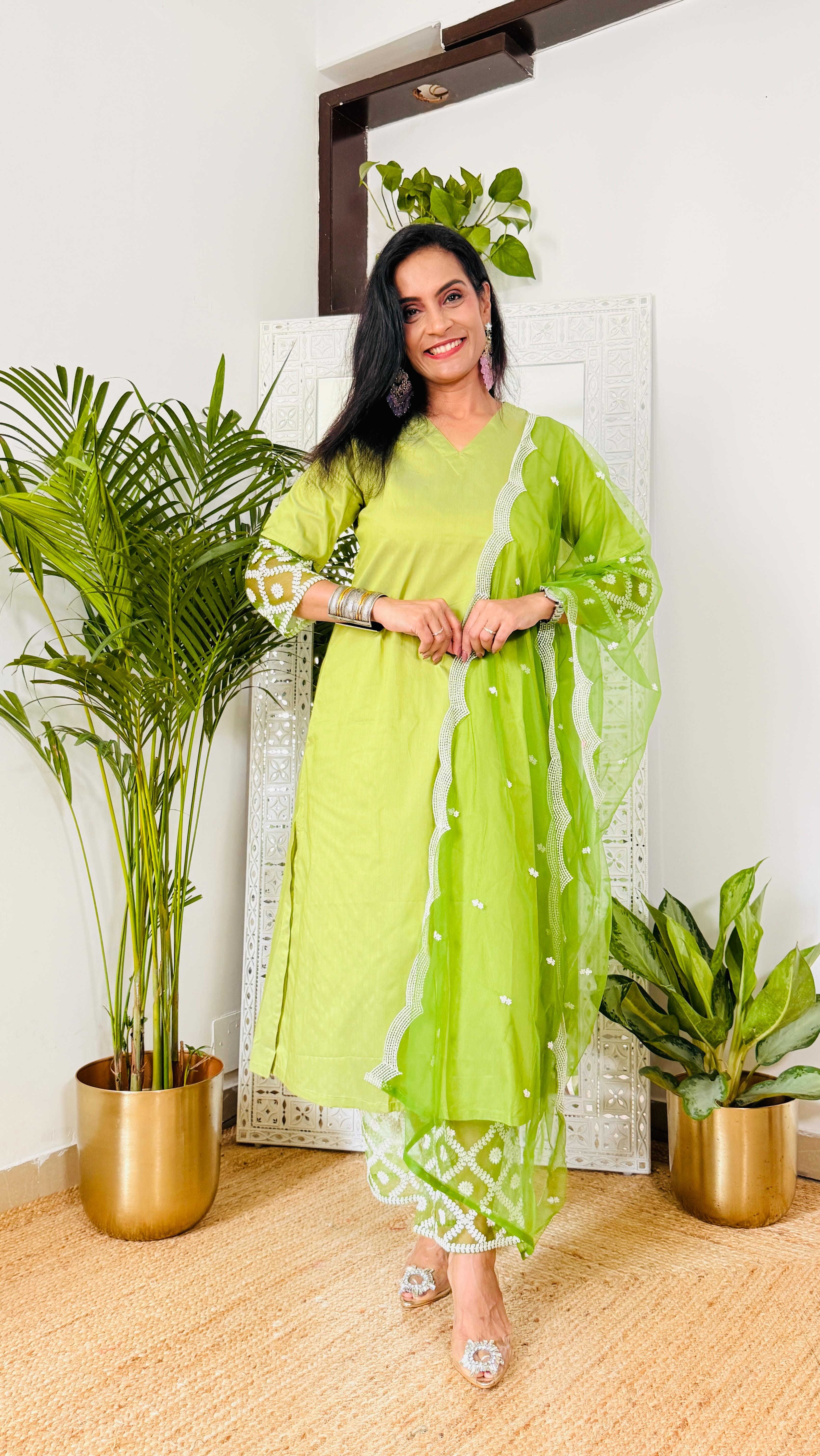 Drop a ❤️ for links or share this reel with me. Make sure you follow me before commenting then only Instagram sends automatic links in your DM . 🌺
Sharing festive suits from @myntra .
All from @houseofpataudi .
Festive series Episode- 6 
Party wear suit, festive suits, straight fit Indian suits, rakshabandhan wear, Myntra finds, Myntra haul, punjabi suits, desi fits, workwear fits for women, women’s fashion, Delhi fashion, 
#indiansuit #indianwear #punjabisuitswag #festivesuits #rakshabandhanspecial #partywearsuits♥️ #festiveindianwear #desifashionista #desifashion #ethnicwearonline #ethnicwearforwomen #trending #viral #ootd #fypage #fy #trendingreels #wishlinked 
Which one will you pick?