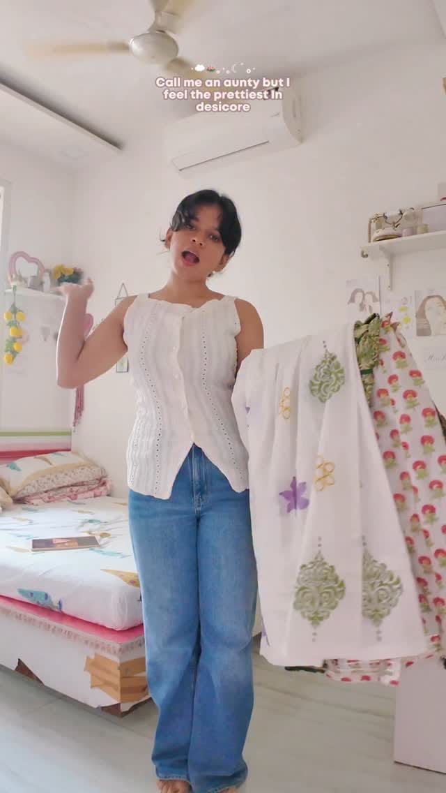 Block prints and pastels are Mallarie coded 🌸🍦📖