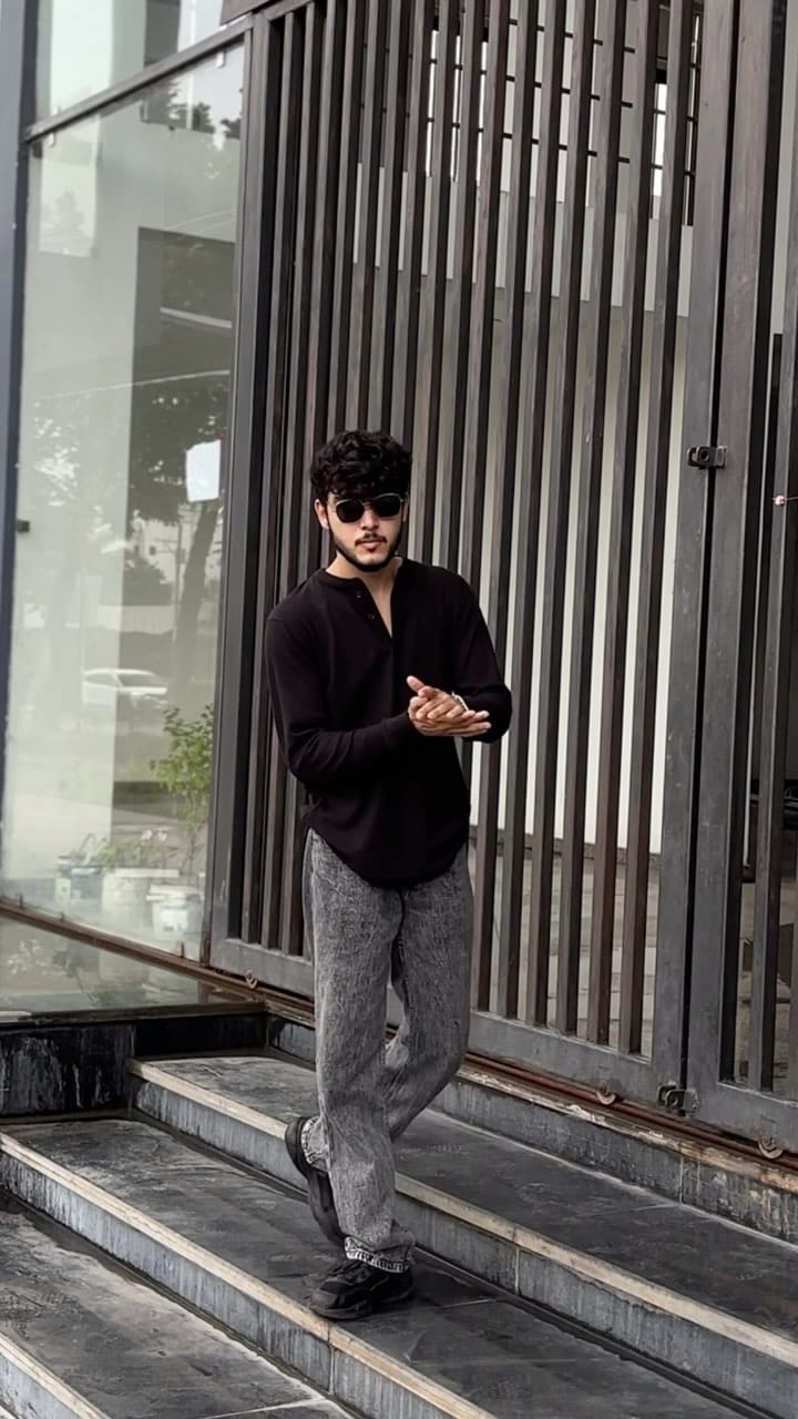 what do you think about this outfit? 
Outfit: 
Black Henley Tshirt and Charcoal relaxed fit jeans 
Comment down “details” to receive the links of this outfit directly in your dm or share this reel in my DM📩
#mananify #mensfashion #outfitinspo #outfitinspiration #viral #viralreels #reelinstagram #explore #foryou #foryoupage #explorepage #menshair #mensstyle #viralvideos #edits #grwm #outfitideas