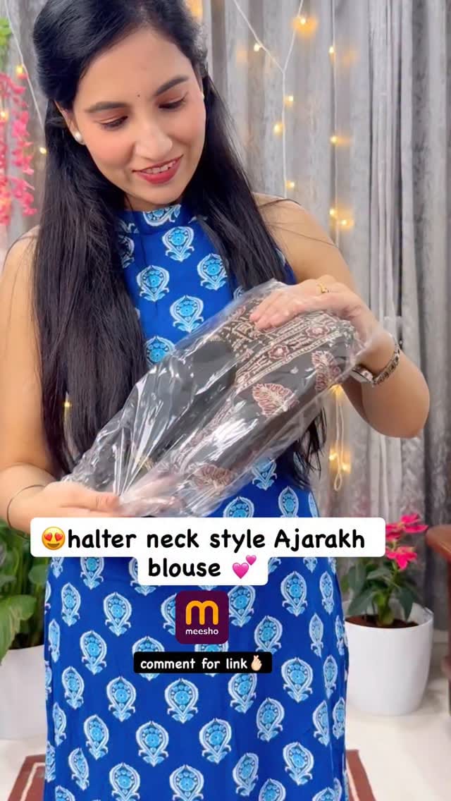 😍halter neck style Ajarakh blouse 💕
follow and Comment for link🫰🏻😍 @meeshoapp #foryou #wishlinked #trendingreels #viralvideos #trendingsongs #viralvideos #trendingsongs #trending  #look #saree #fashionista  #lifestyle #fashion #instagood  #instatrending #instatrend #sareelove #saree #silk #review