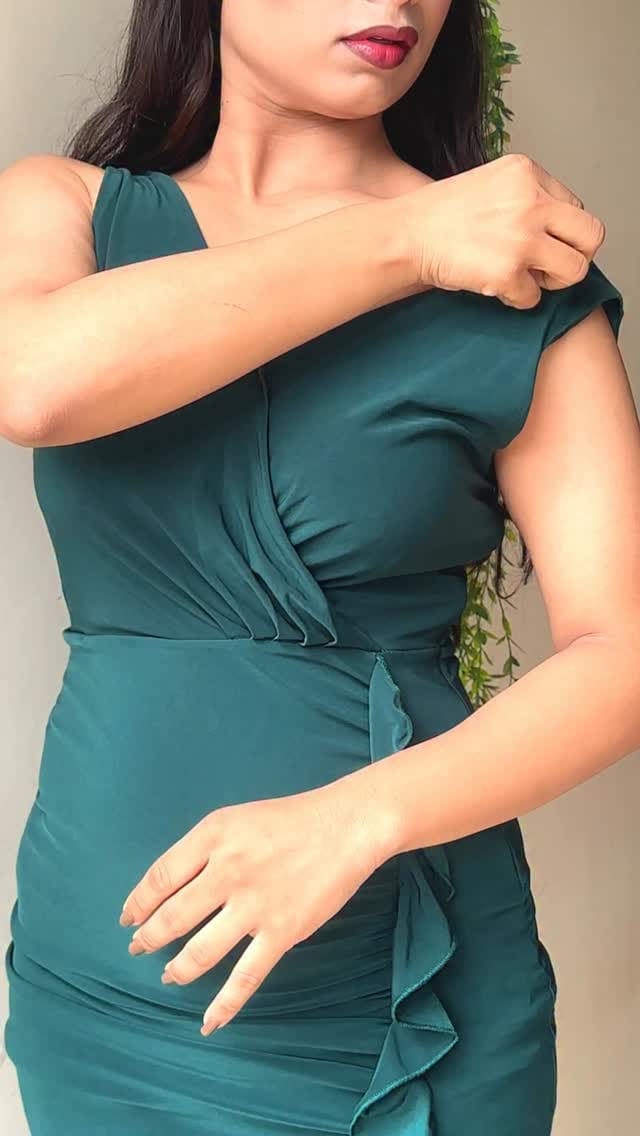 Absolutely loved the fitting and look of this dress ♥️
Comment “dress “ or share this reel to me for direct link 🔗 .
.
.
.
.
.
.
[dress , bottle green , bodycon dress , slit dress , date night outfit . Grwm , ootd , outfit check , date night look , outfit inspo ,myntra finds , myntra fashion , dinner date , roses ] 
#myntra #myntrahaul #fyp #foryou #trending #influencer #explorepage #reelitfeelit #grwm #styleinspo #datenightlook #bodycondress #slitdress #bodycondress #trendyol