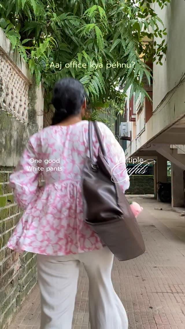 From kurti to crop tops- this pant goes with literally everything!!!👛🪿🎀🤍
Comment “link” for link of pants and similar short peplum kurties🔔🫵🏻
.
.
.
.
.
#AajOfficeKyaPehnu #CAArticleshipLook #OfficeWearForInterns #ArticleshipStyle #DesiWorkwear #WhitePantsOutfit #KurtiWithPants #ModestOfficeLook #IndianOfficeStyle #WorkwearReelIndia #OfficeLookBook #explorepage✨ #trendingreelsindia #fyppppppp