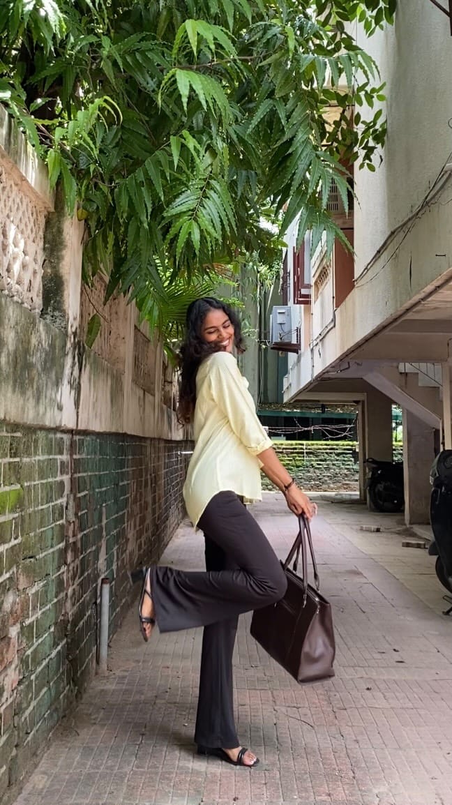 Comment for link🔗 
Another episode of “Aaj office kya pehnu?” 👀
Today’s pick: Black flare leggings + yellow stripes 🌟
Switched to contact lenses for today’s pick. It has high water content and UV protection which makes them super comfy, perfect for those long work hours 😅 Best part? No more glasses 🙌
.
.
.
.
#OfficeOOTD #FlareLeggingsForWork #ComfyAndChic #StripedShirtStyle #OfficeFashionReel #OOTDIndia #ReelKaroFeelKaro #StyleOnABudget #FashionForWork #CAArticleshipStyle #ClearContactLenses #Nomoreglasses #OutfitInspoDaily #IndianFashionCreators #SlowFashionReel #trendingreelsindia #fypppppp #explorepage✨